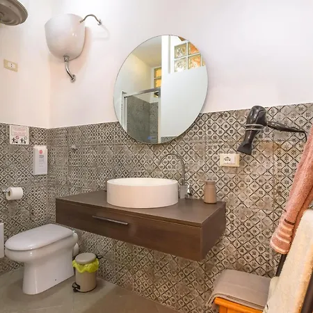 Amuni' تْرابْيا